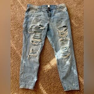 H&M boyfriend jeans. Multiple buttons. Size 14.